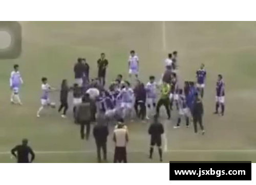 中路大脑球员在现代足球战术中的关键角色与影响分析